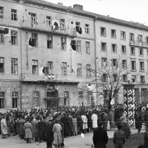 Budapest, VIII. II. János Pál pápa (Köztársaság) tér, MDP Budapesti Pártbizottságának székháza. (Forrás: Fortepan/ Nagy Gyula)