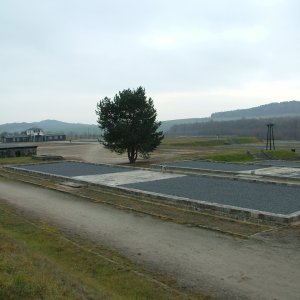 Fogolybarakkok maradványai Gross-Rosenben (2011)