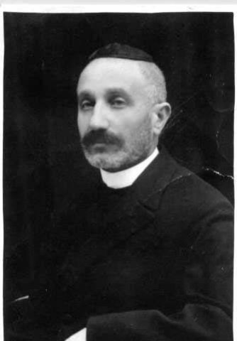 Goldberger Izidor; 1903- tól sátoraljaújhelyi, 1912-től tatai rabbi, élt: 1876-1944